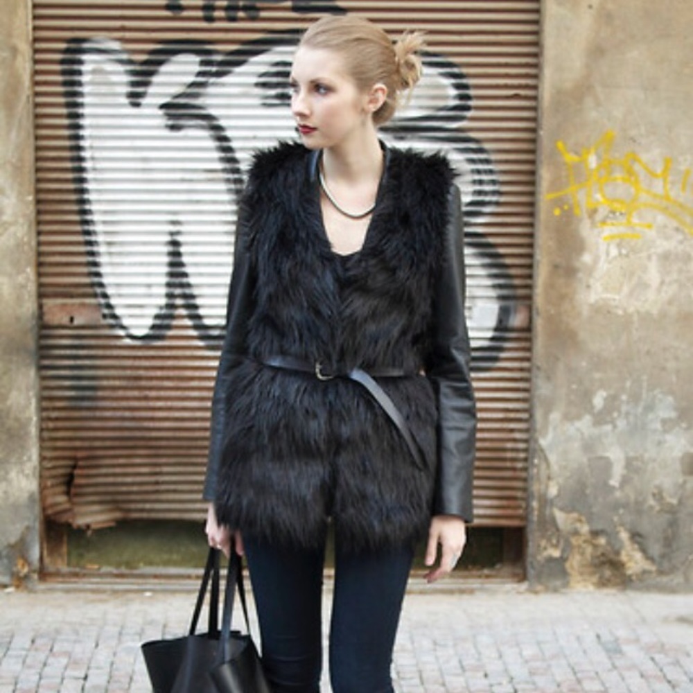 Faux Fur Vest (Black)
